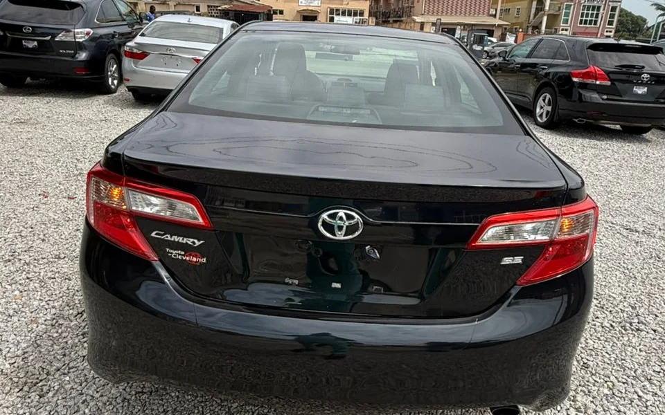 2013 Toyota Camry SE thumbnail 5
