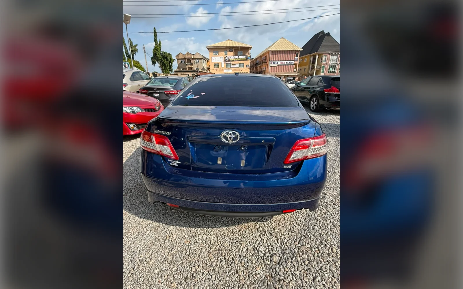 2010 Toyota Camry SE thumbnail 2