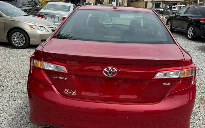 2013 Toyota Camry SE thumbnail 2