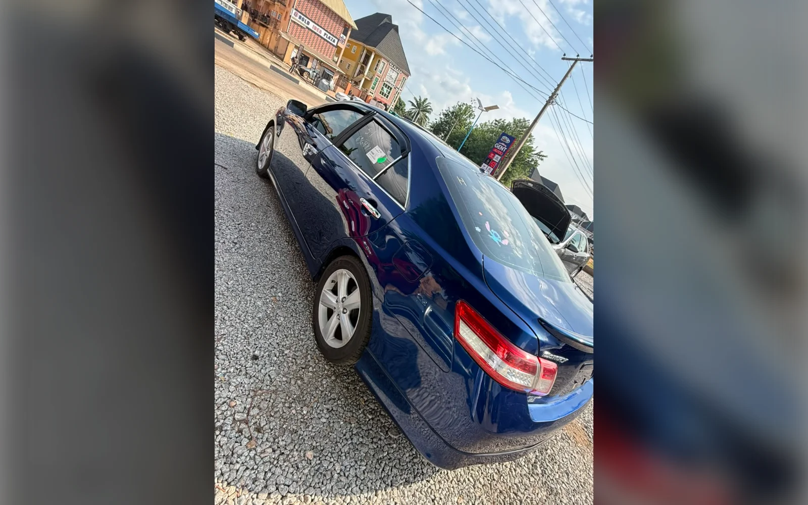 2010 Toyota Camry SE thumbnail 4