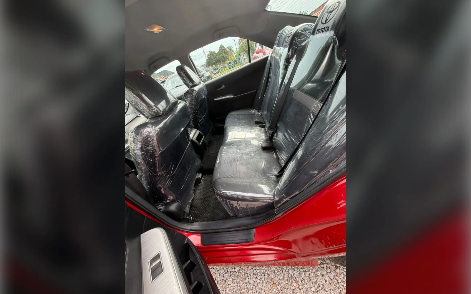 2014 Toyota Camry SE thumbnail 3