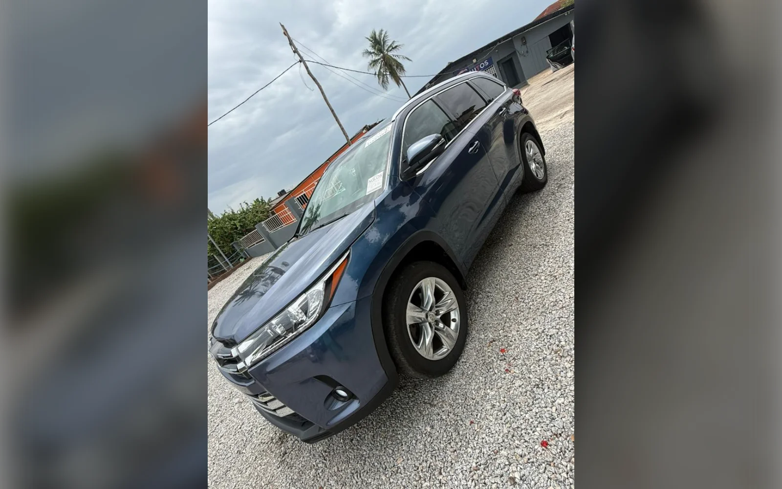 2015 Toyota Highlander uplifted to 2018 thumbnail 2