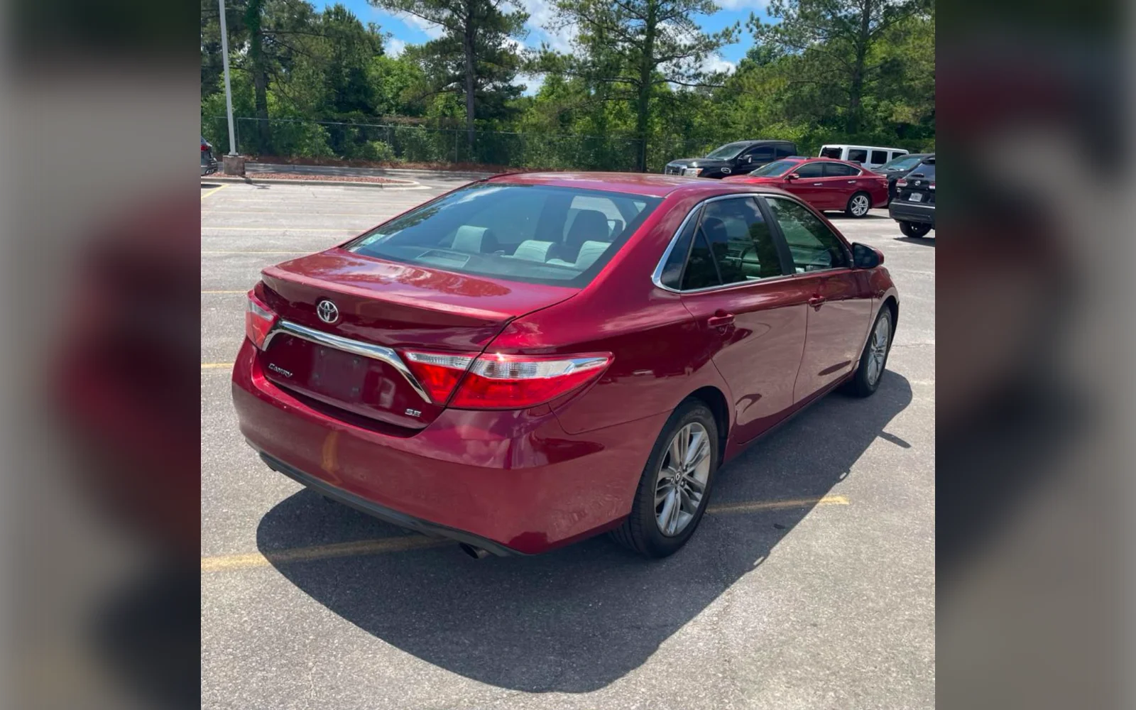 2014 Toyota Camry SE thumbnail 3