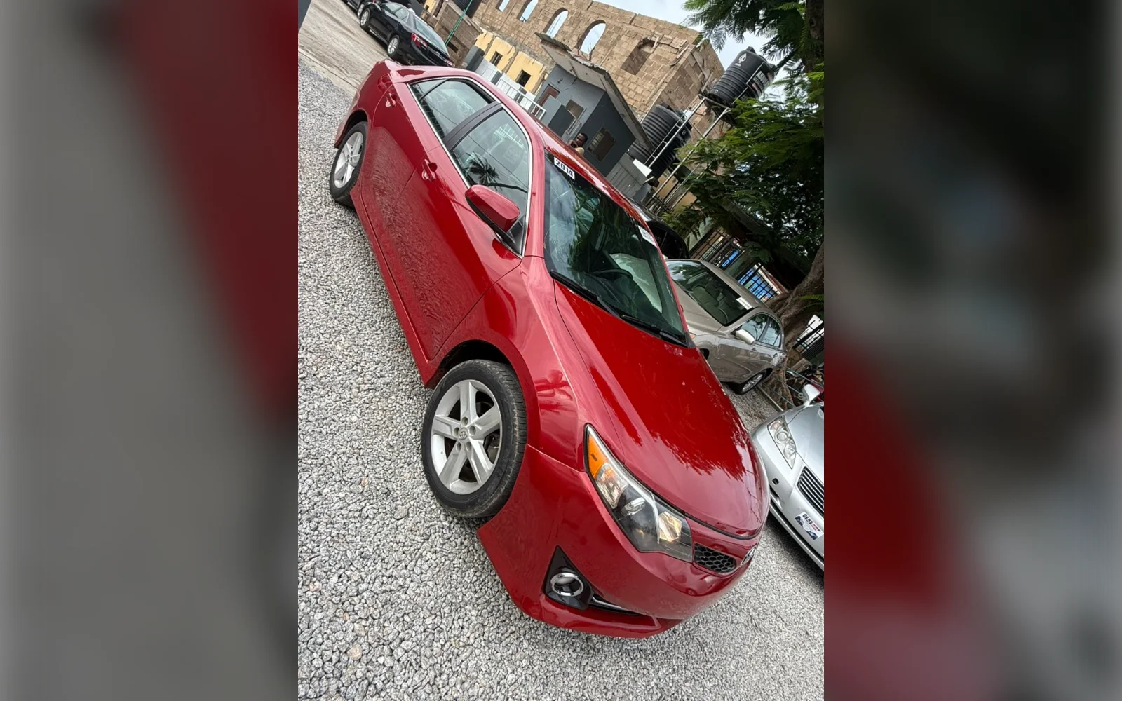 2014 Toyota Camry SE thumbnail 5