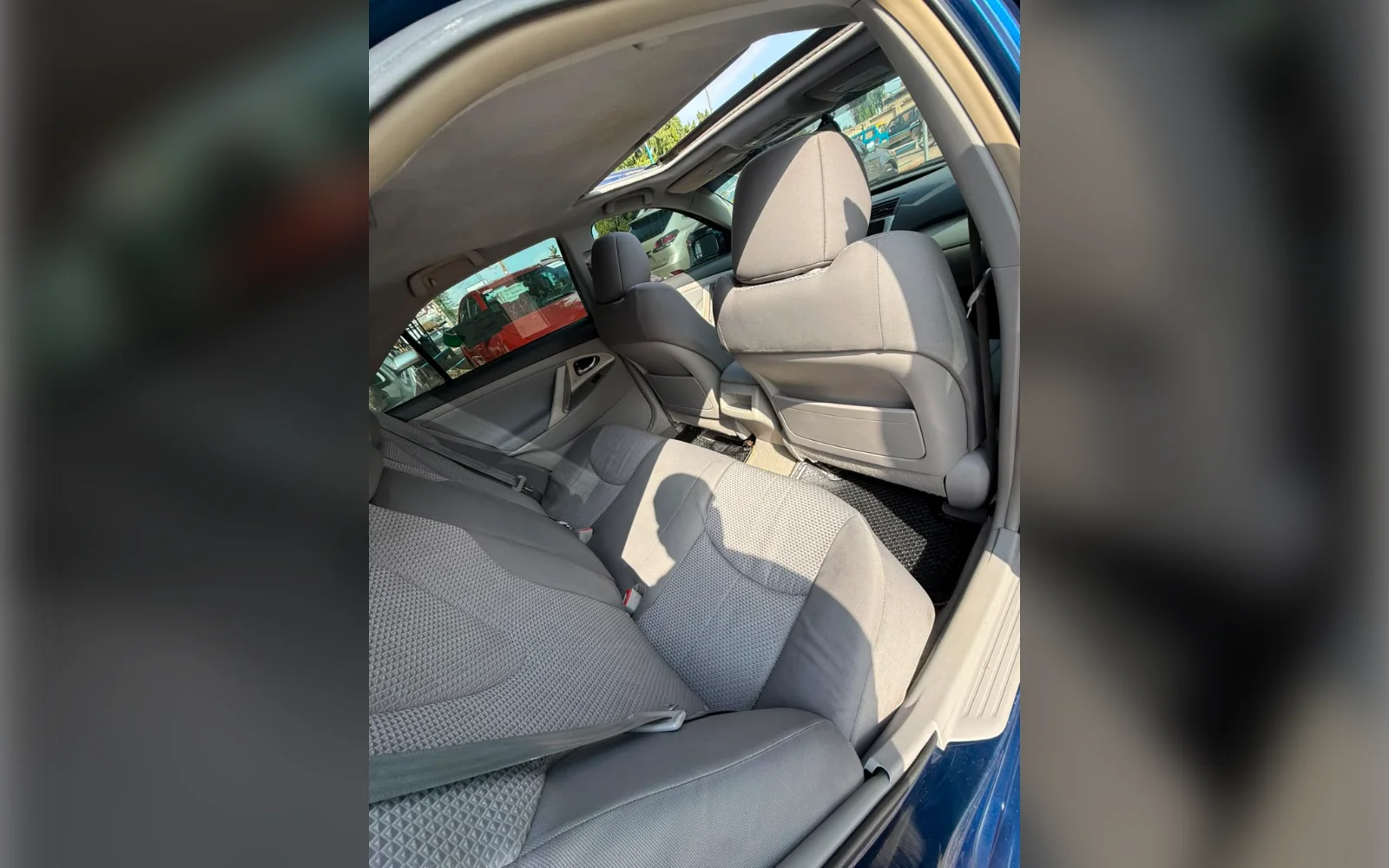 2010 Toyota Camry SE thumbnail 7