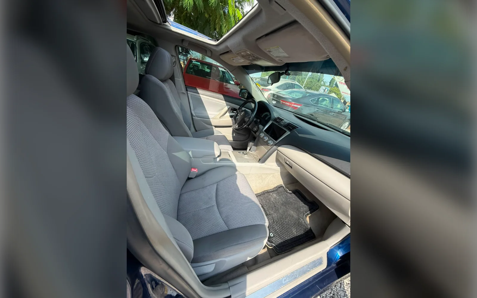 2010 Toyota Camry SE thumbnail 6
