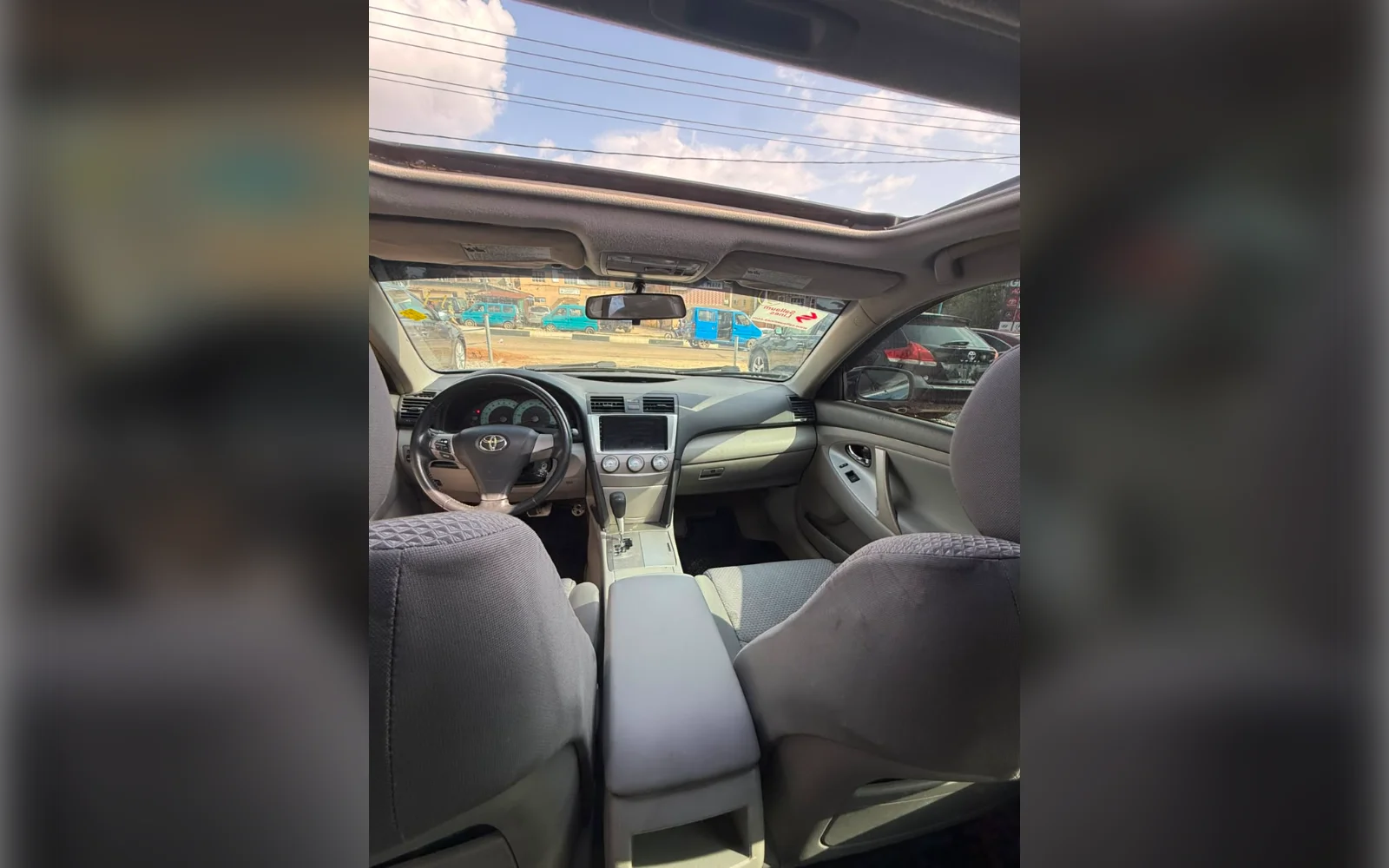 2010 Toyota Camry SE thumbnail 5