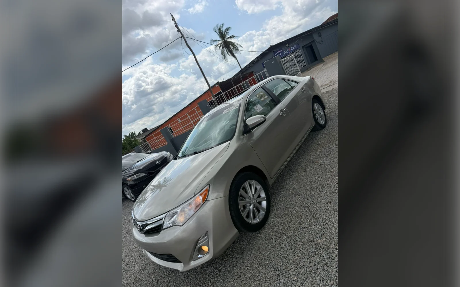 2013 Toyota Camry XLE thumbnail 3