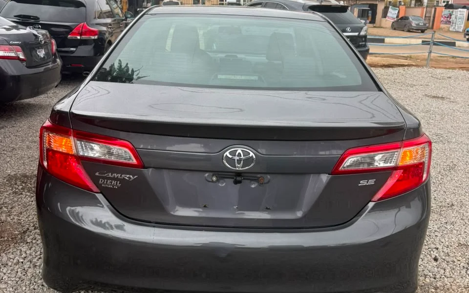 2013 Toyota Camry SE thumbnail 5