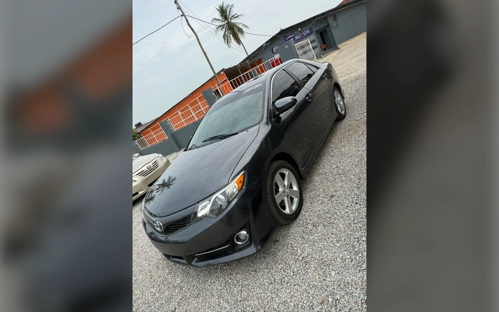2014 Toyota Camry SE thumbnail 3