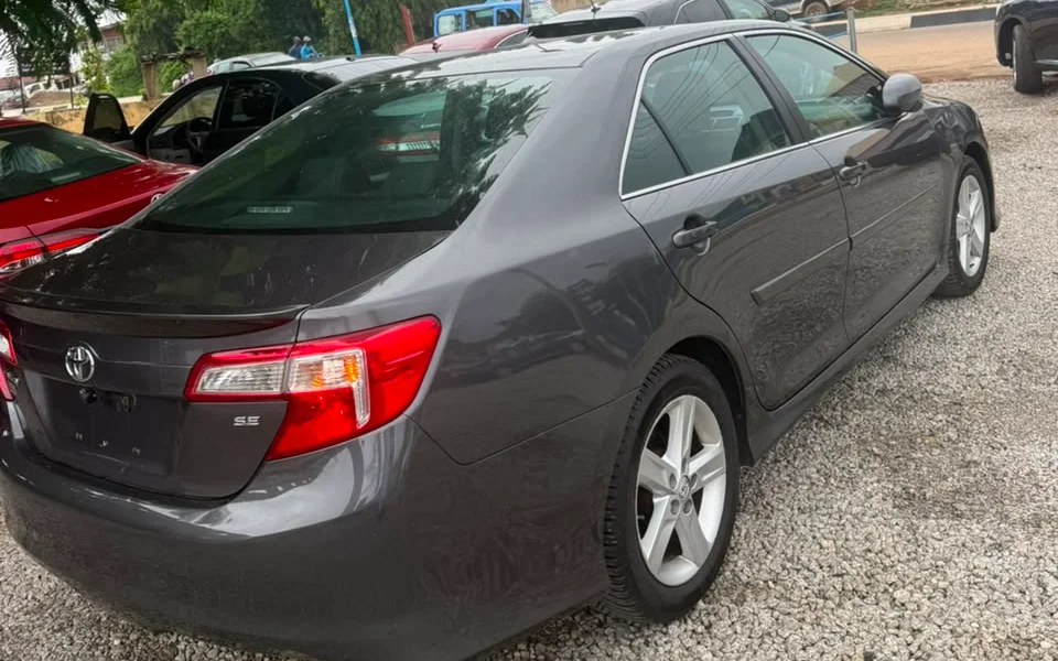 2013 Toyota Camry SE thumbnail 7