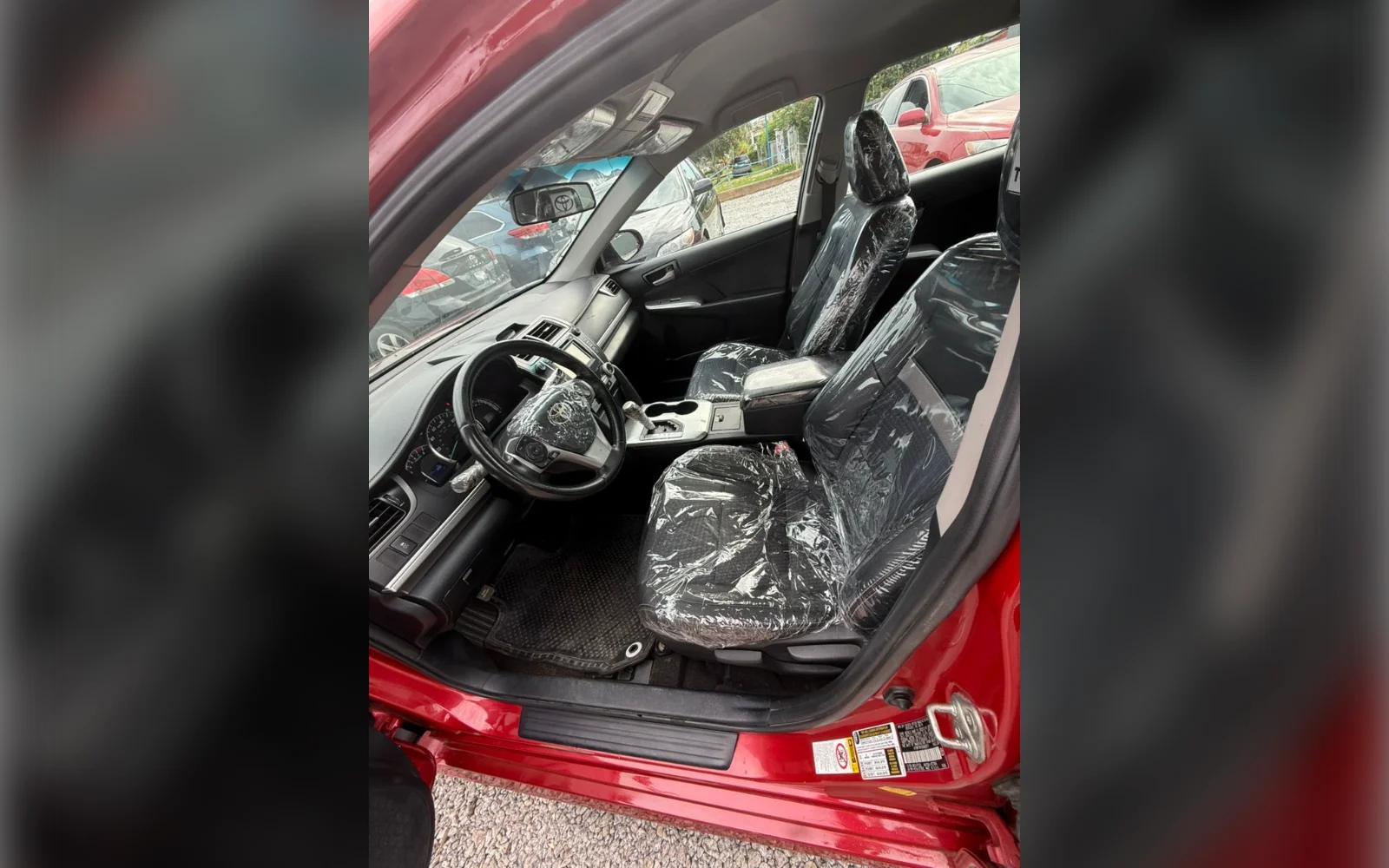 2014 Toyota Camry SE thumbnail 4