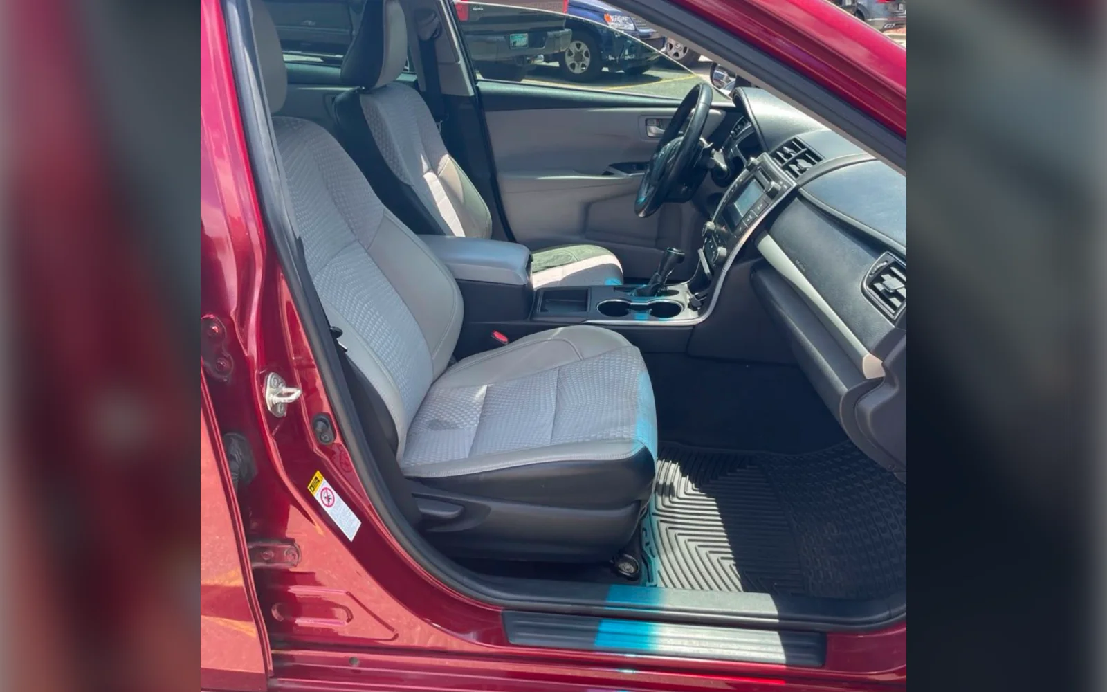 2014 Toyota Camry SE thumbnail 5