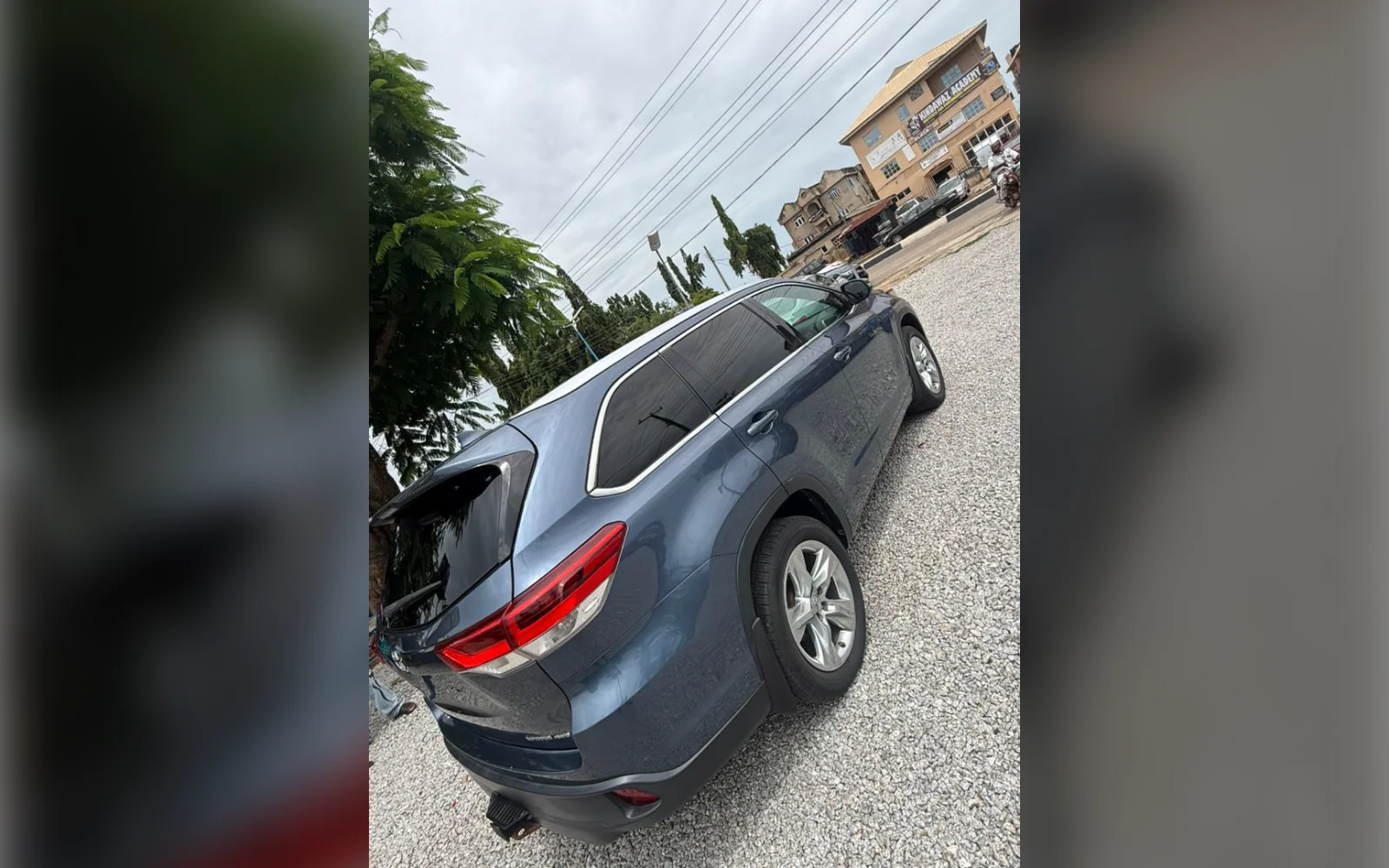 2015 Toyota Highlander uplifted to 2018 thumbnail 3
