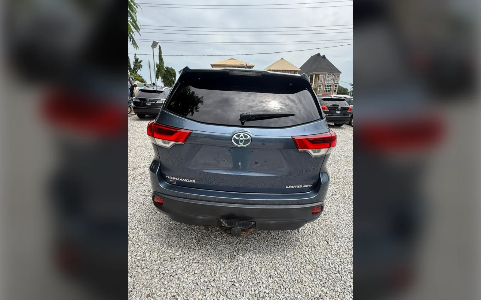 2015 Toyota Highlander uplifted to 2018 thumbnail 4