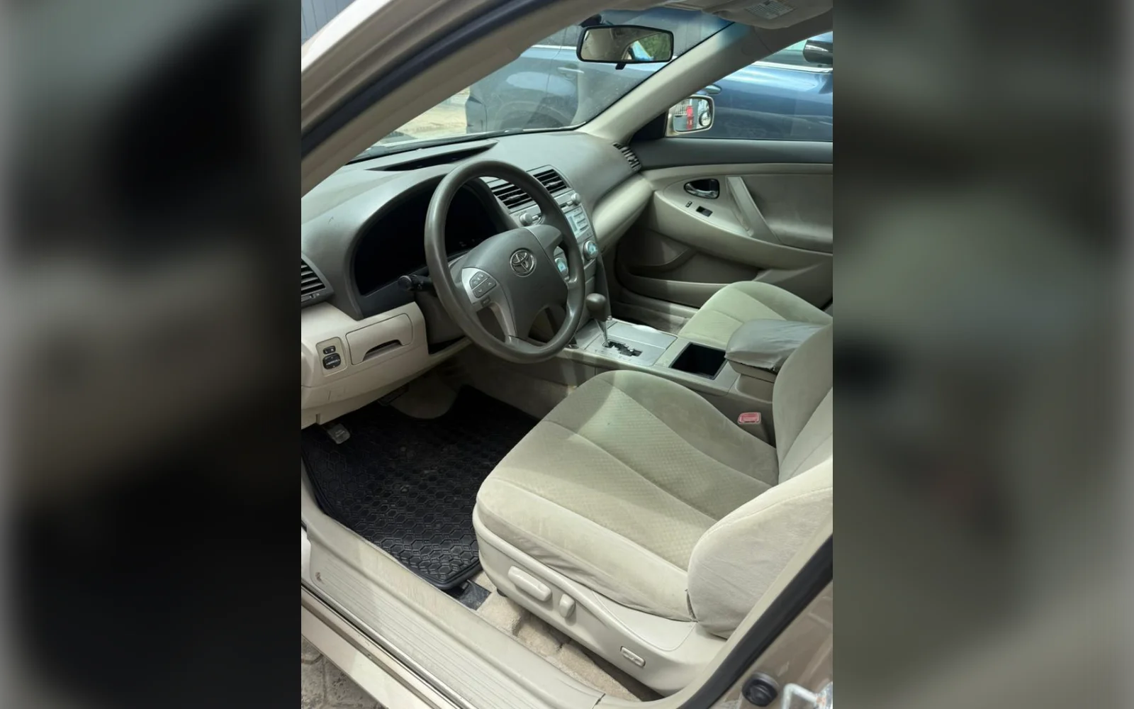 2008 Toyota Camry LE thumbnail 2