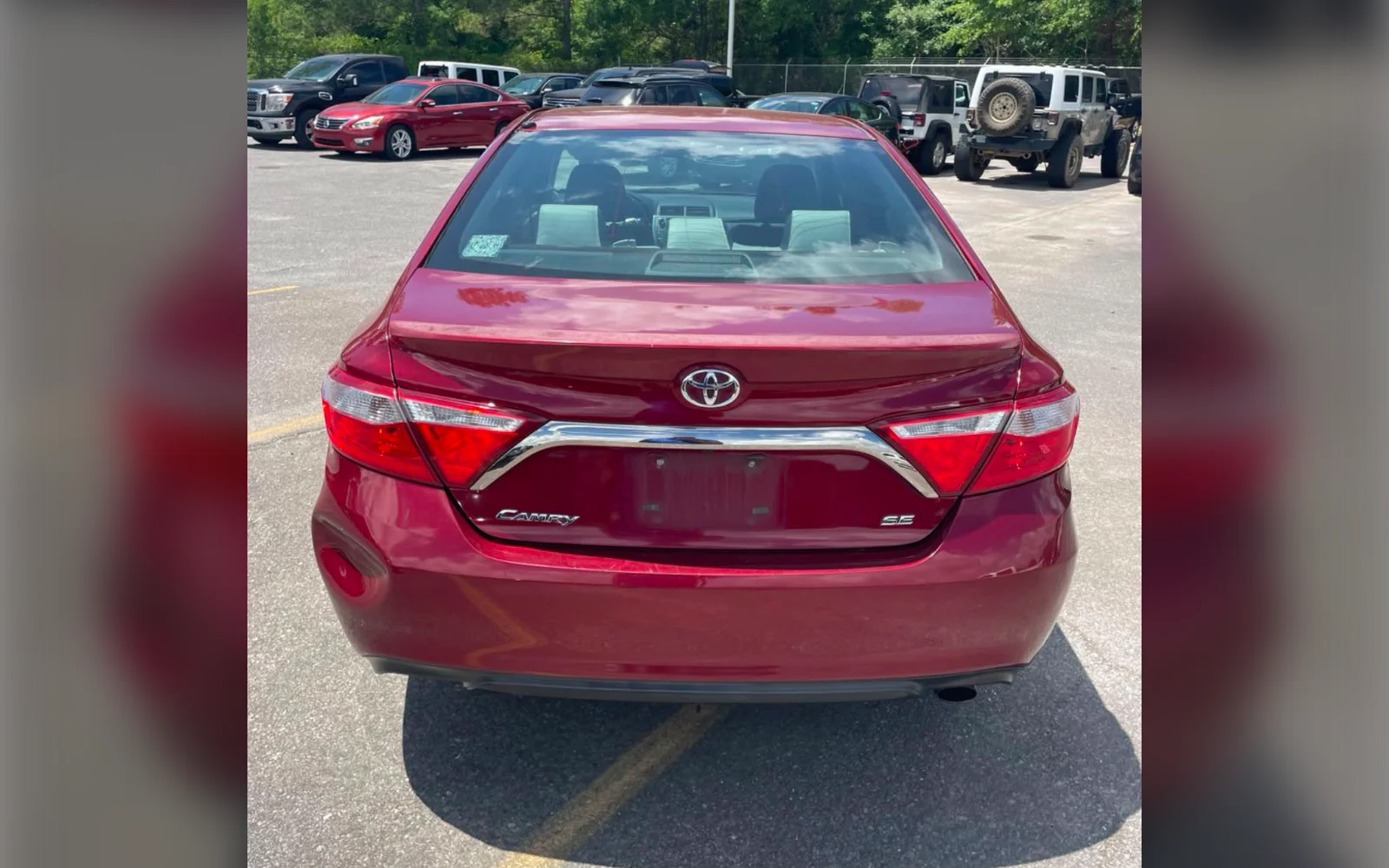 2014 Toyota Camry SE thumbnail 2