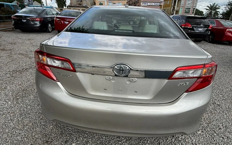 2013 Toyota Camry XLE thumbnail 7