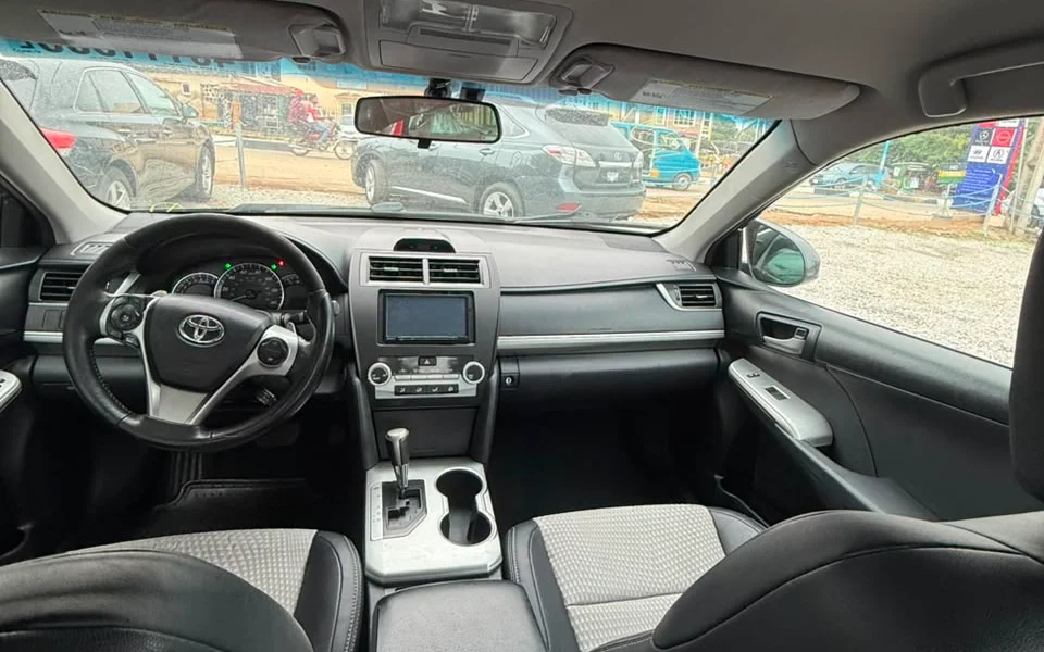 2013 Toyota Camry SE thumbnail 3