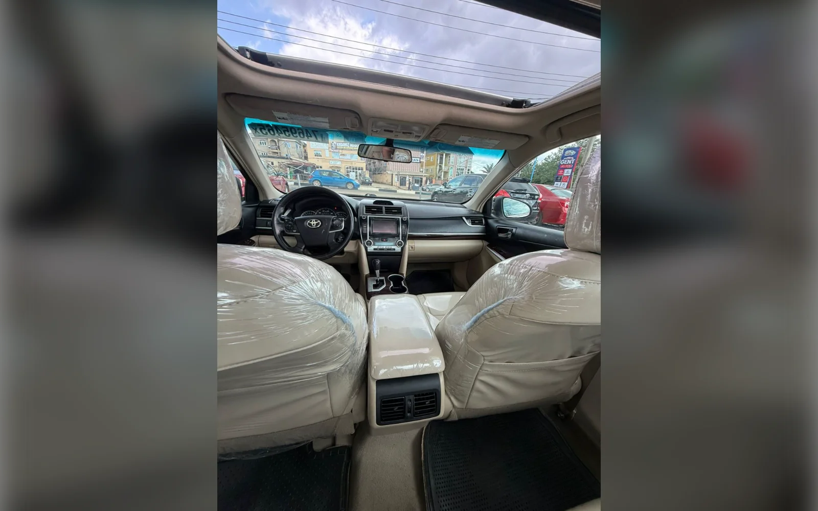 2013 Toyota Camry XLE thumbnail 2
