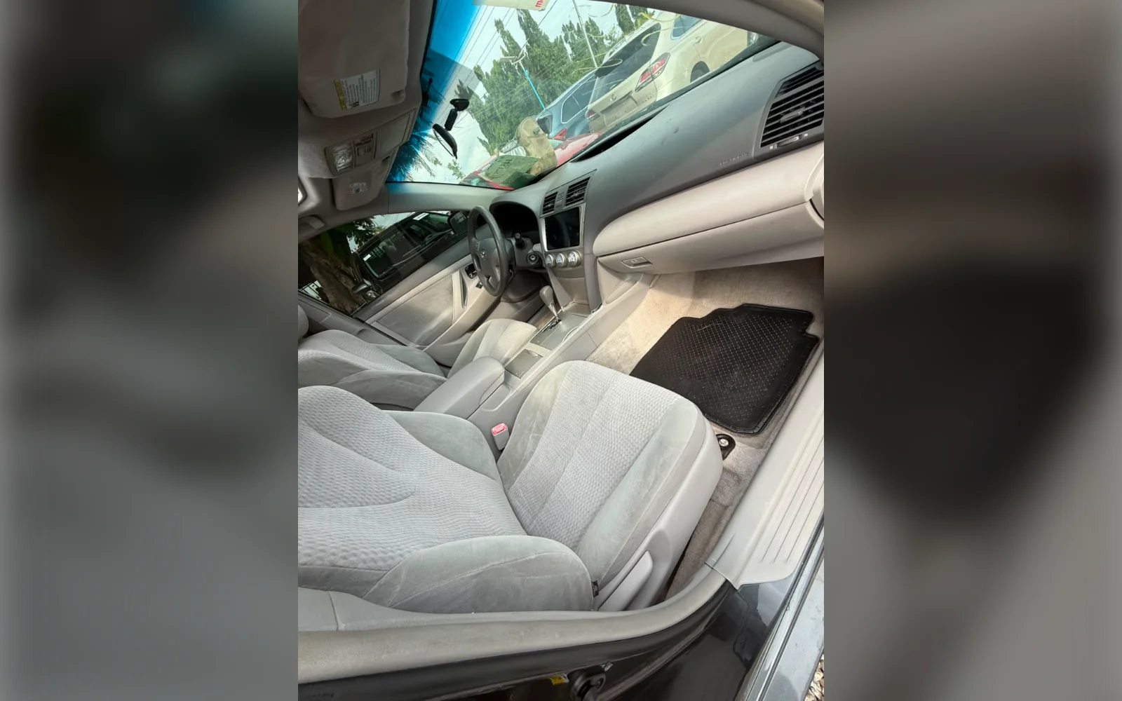 2010 Toyota Camry LE thumbnail 5