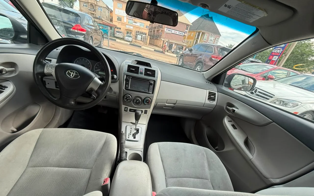 2013 Toyota Corolla thumbnail 4