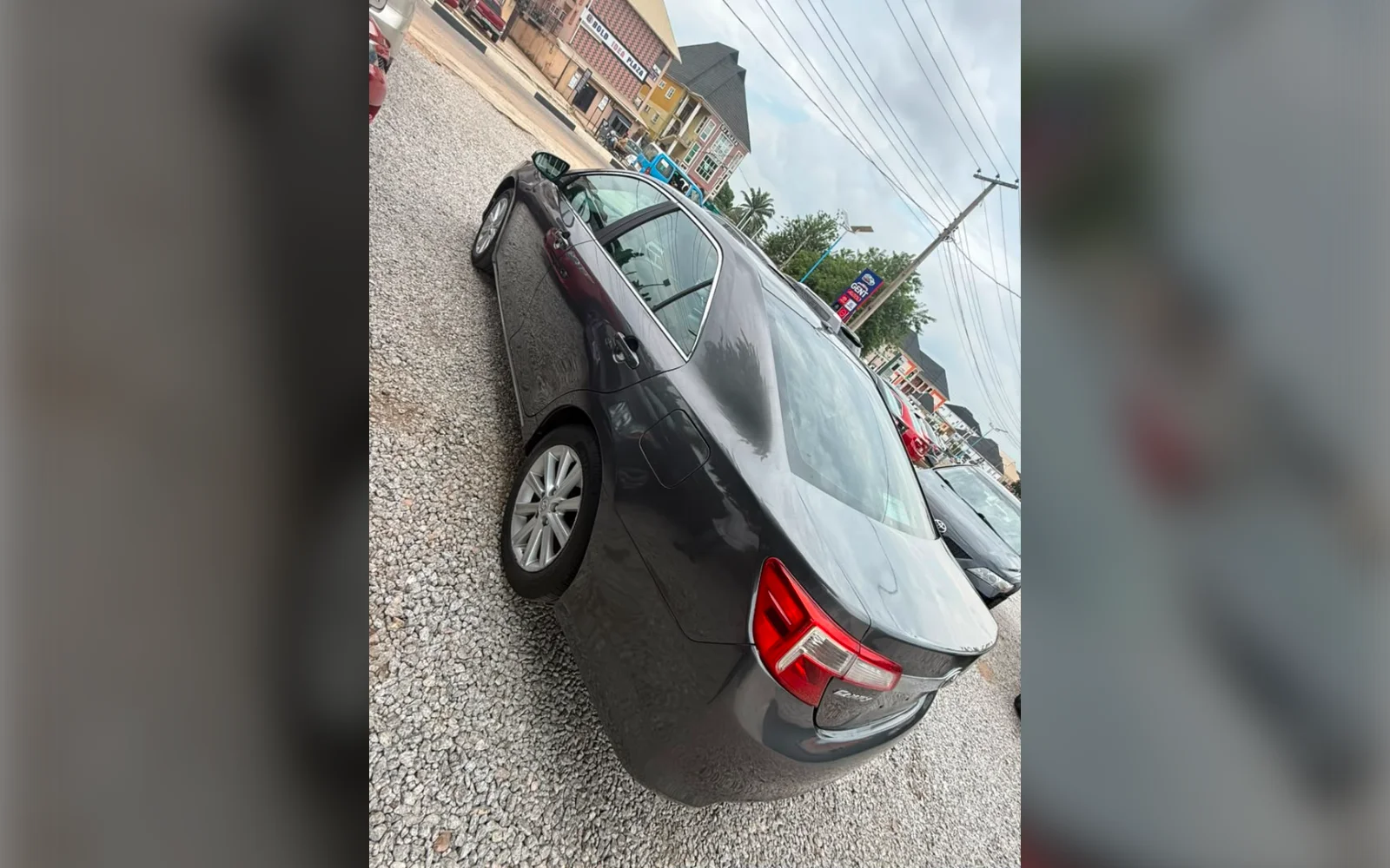 2013 Toyota Camry XLE thumbnail 4