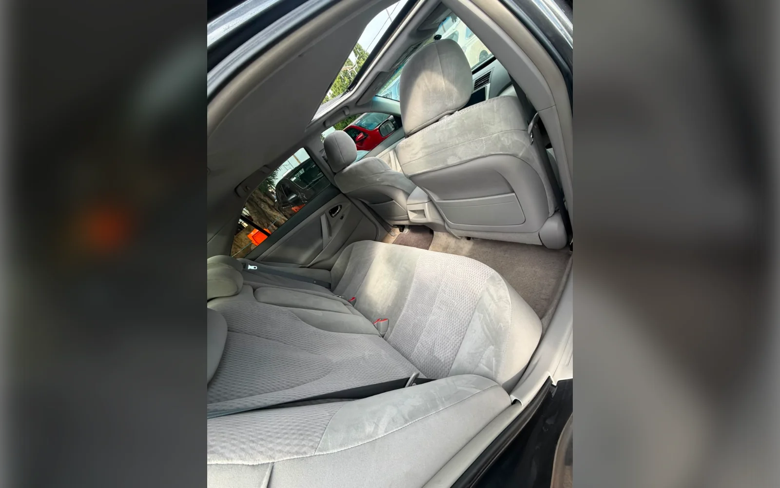 2010 Toyota Camry LE thumbnail 4